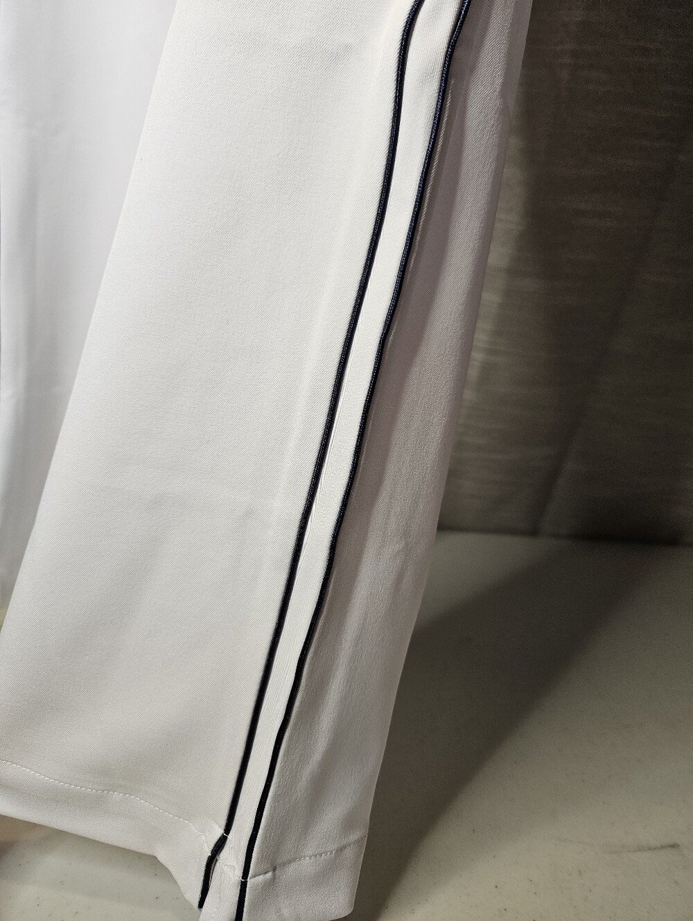 ACEGOLFS EAGLE 28 Inch Performance Stretch Ankle Pants White W/ Stripes Medium - Picture 5 of 14